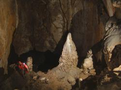 Mezi obřími stalagmity