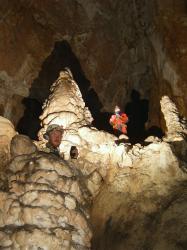 Mezi obřími stalagmity